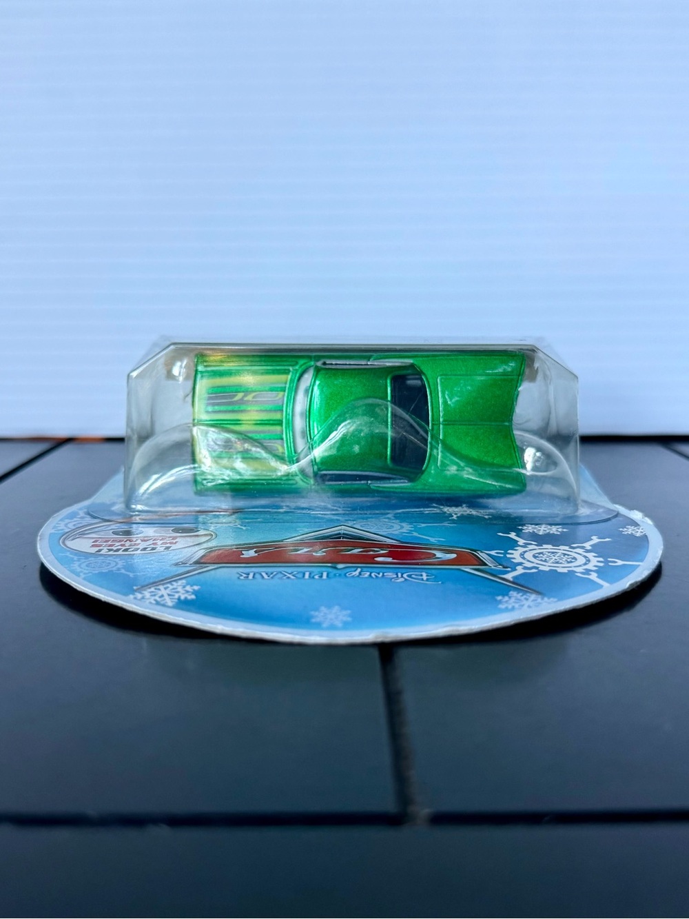 Disney Pixar Cars Ramone-Green (Holiday/Lenticular Eyes Edition) 1:55 diecast - Picture 3 of 6
